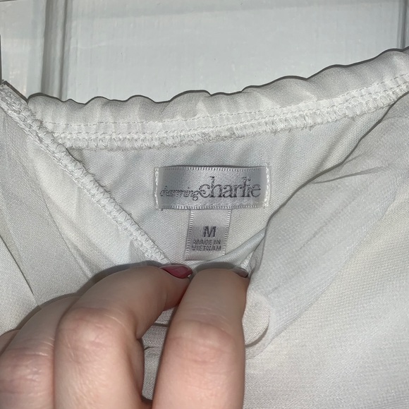 White dress - Picture 4 of 4